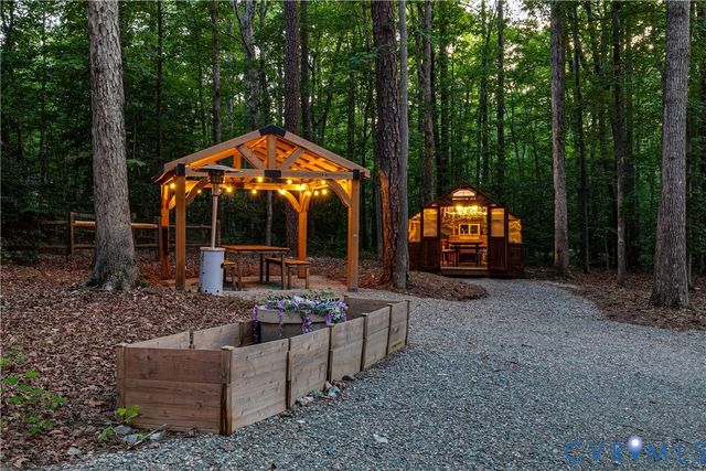 1968 Huguenot Hundred Dr, Midlothian, VA 23113