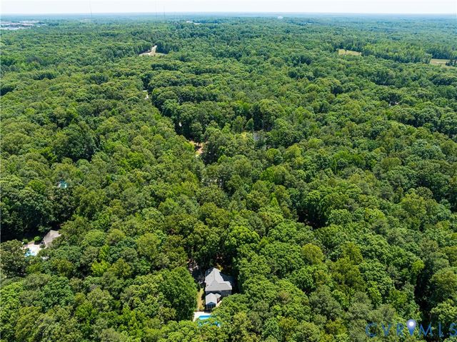 1968 Huguenot Hundred Dr, Midlothian, VA 23113