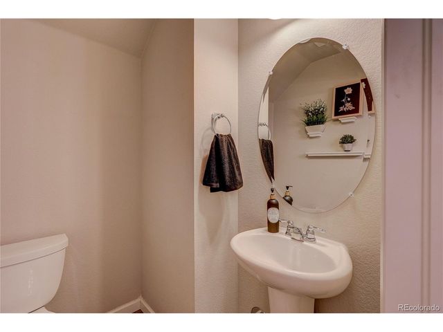 560 E Dry Creek Pl, Littleton, CO 80122