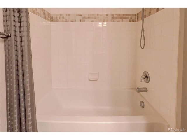 560 E Dry Creek Pl, Littleton, CO 80122