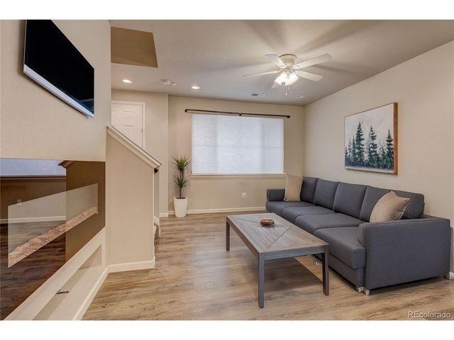 560 E Dry Creek Pl, Littleton, CO 80122