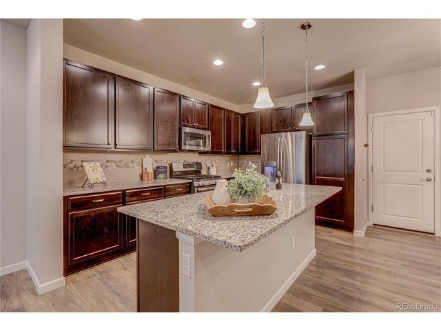 560 E Dry Creek Pl, Littleton, CO 80122