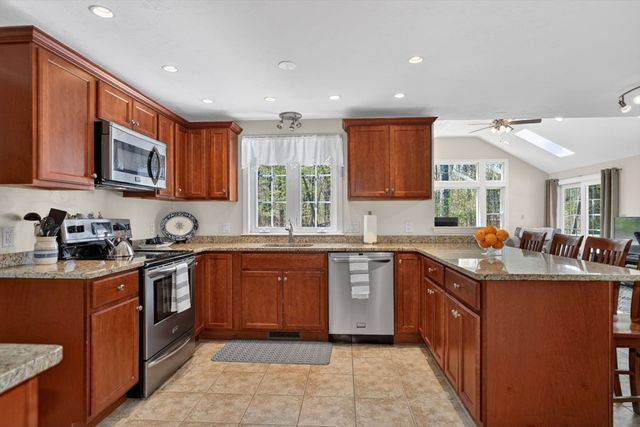 10 Cooper Dr, Franklin, MA 02038