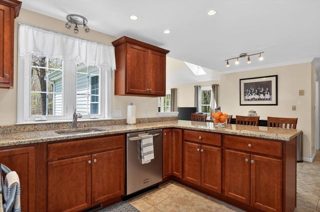 10 Cooper Dr, Franklin, MA 02038