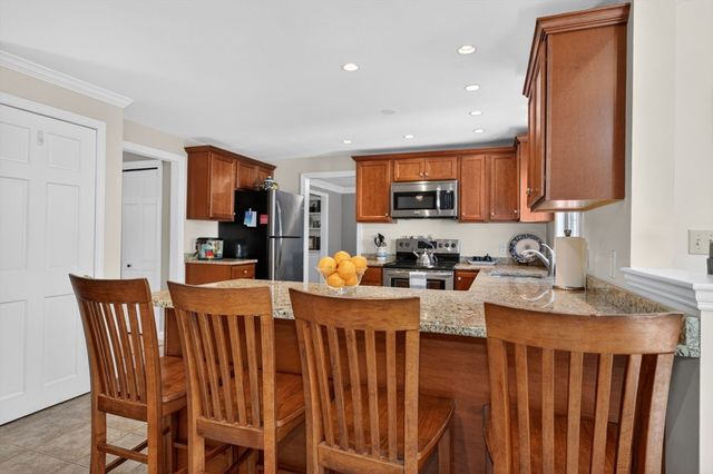 10 Cooper Dr, Franklin, MA 02038
