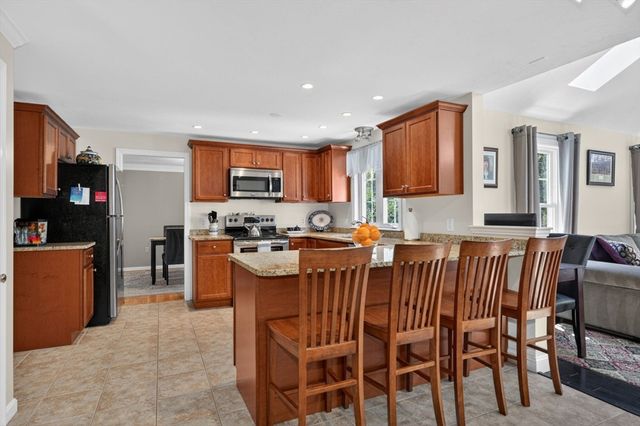10 Cooper Dr, Franklin, MA 02038