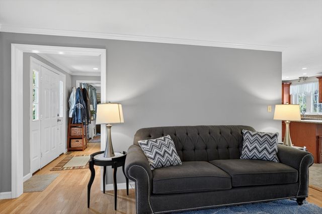 10 Cooper Dr, Franklin, MA 02038