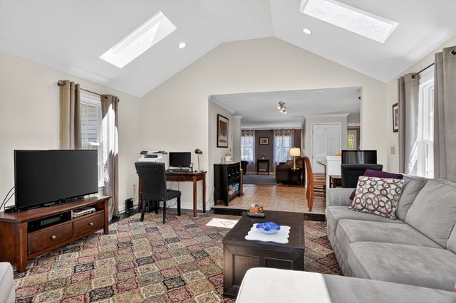 10 Cooper Dr, Franklin, MA 02038