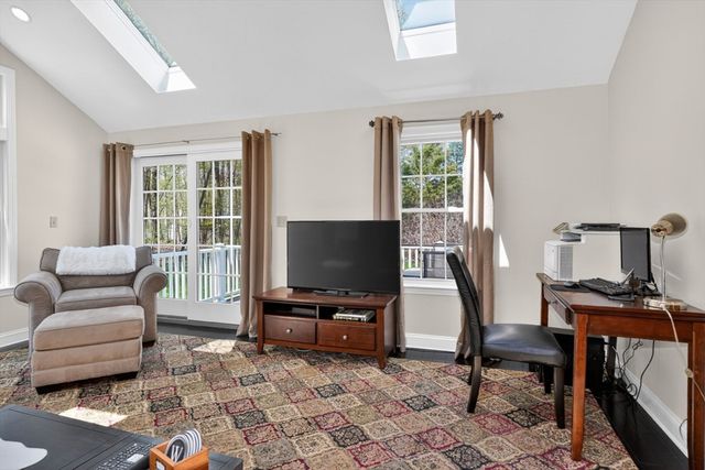 10 Cooper Dr, Franklin, MA 02038