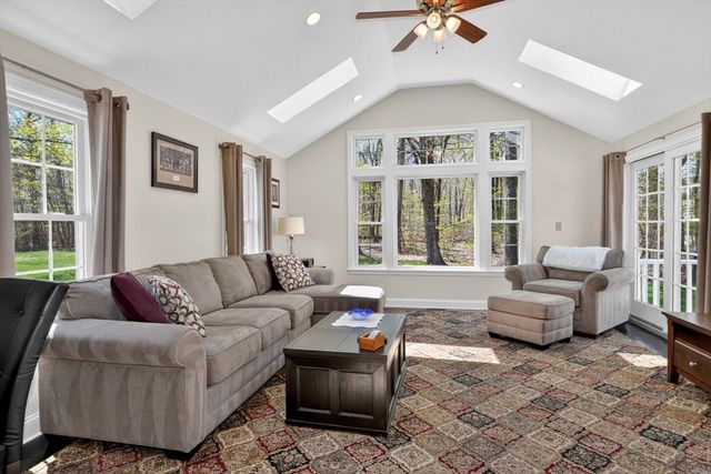 10 Cooper Dr, Franklin, MA 02038
