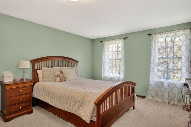 10 Cooper Dr, Franklin, MA 02038