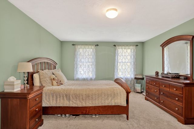 10 Cooper Dr, Franklin, MA 02038