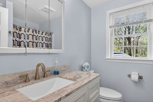 10 Cooper Dr, Franklin, MA 02038
