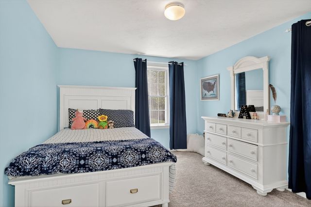 10 Cooper Dr, Franklin, MA 02038