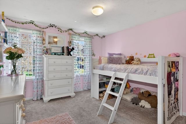 10 Cooper Dr, Franklin, MA 02038
