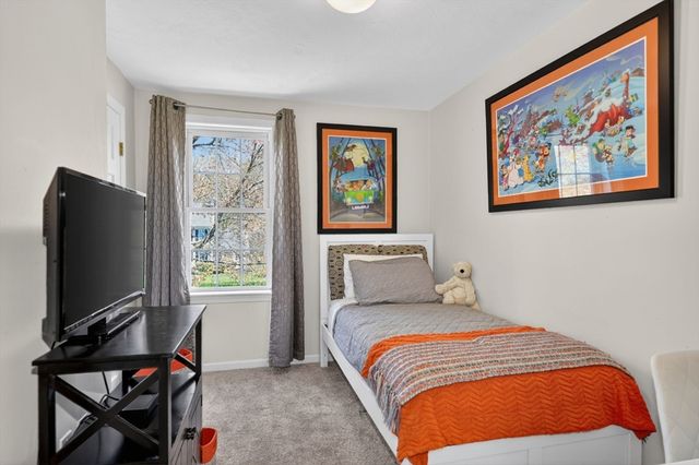 10 Cooper Dr, Franklin, MA 02038