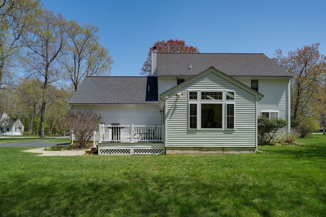 10 Cooper Dr, Franklin, MA 02038
