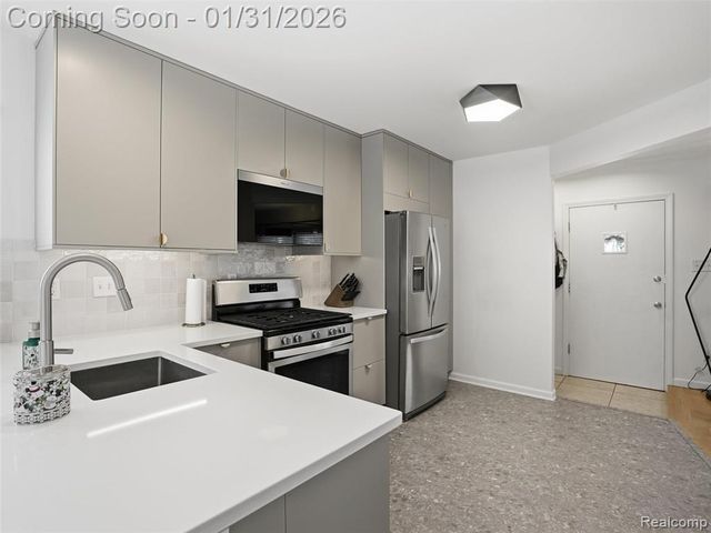 236 Lyons Drive, Troy, MI 48083