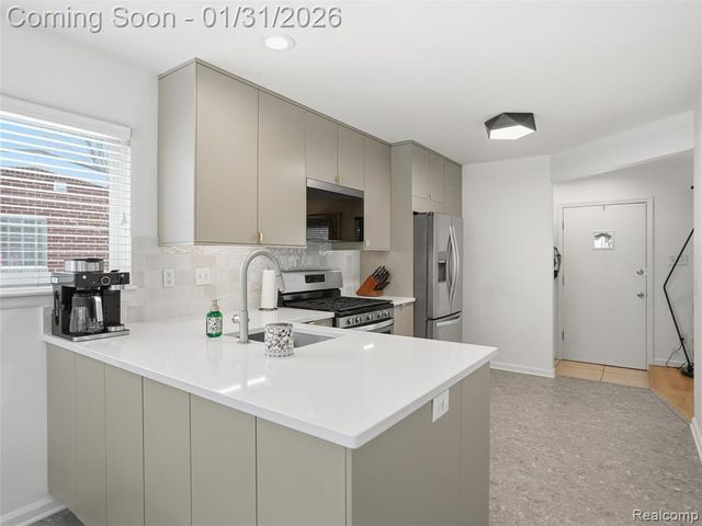 236 Lyons Drive, Troy, MI 48083