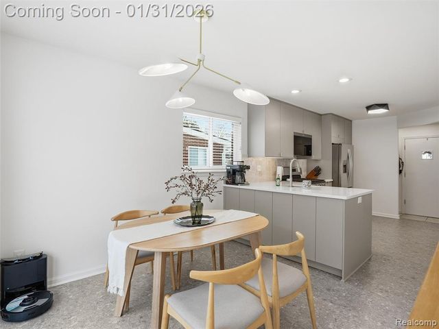 236 Lyons Drive, Troy, MI 48083