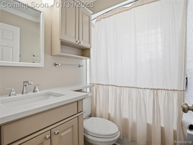 236 Lyons Drive, Troy, MI 48083