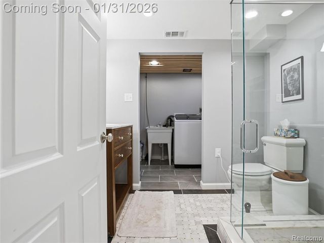 236 Lyons Drive, Troy, MI 48083