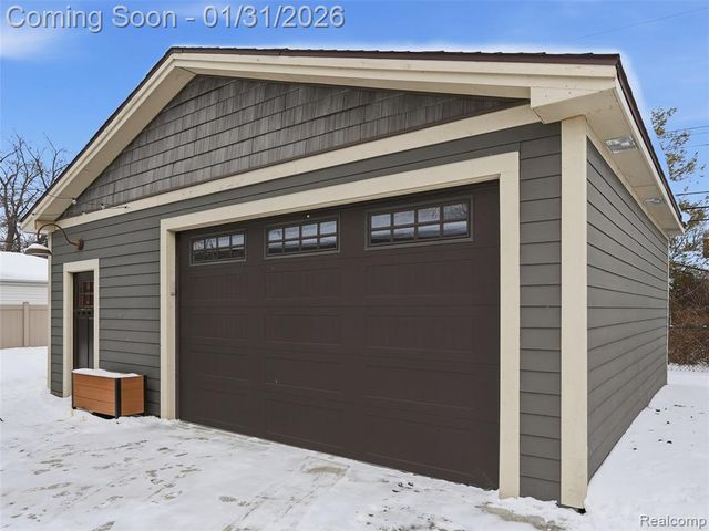 236 Lyons Drive, Troy, MI 48083