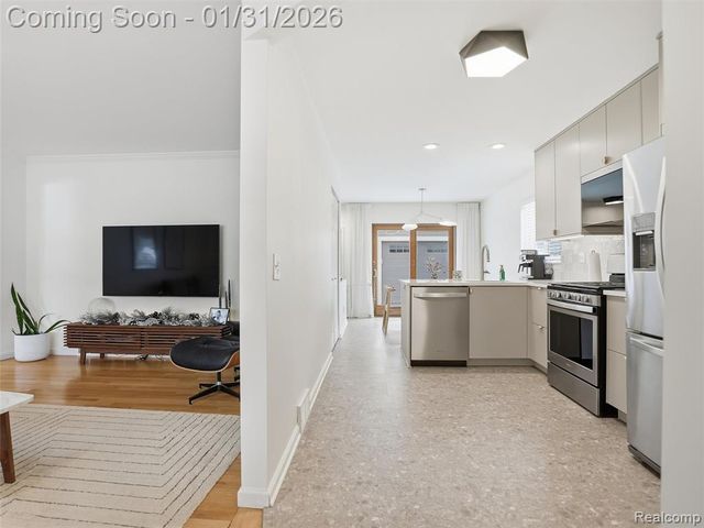 236 Lyons Drive, Troy, MI 48083