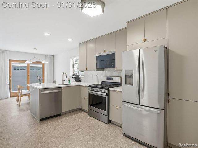 236 Lyons Drive, Troy, MI 48083