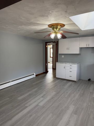 16 Bluemer Rd, Southampton, MA 01073