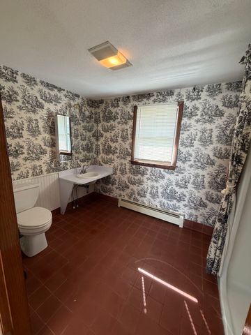 16 Bluemer Rd, Southampton, MA 01073