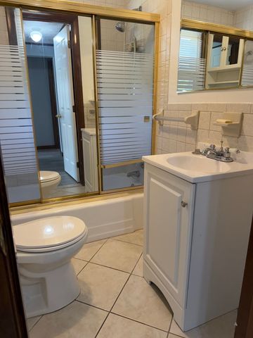 16 Bluemer Rd, Southampton, MA 01073