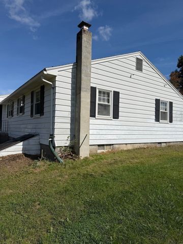 16 Bluemer Rd, Southampton, MA 01073