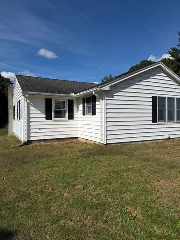 16 Bluemer Rd, Southampton, MA 01073