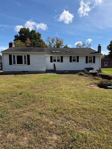 16 Bluemer Rd, Southampton, MA 01073