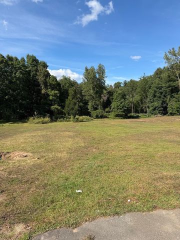 16 Bluemer Rd, Southampton, MA 01073
