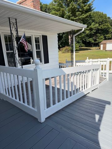 16 Bluemer Rd, Southampton, MA 01073