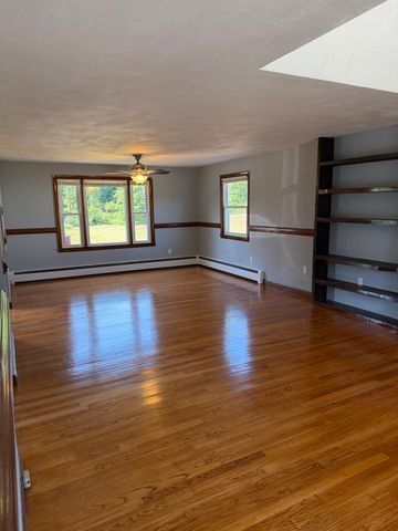 16 Bluemer Rd, Southampton, MA 01073