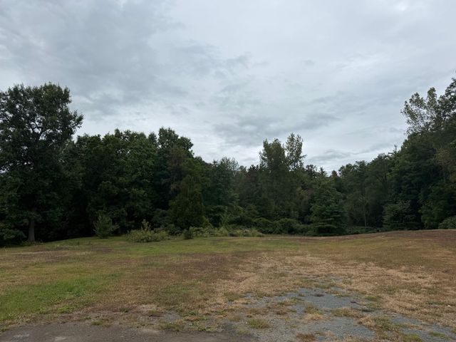 16 Bluemer Rd, Southampton, MA 01073