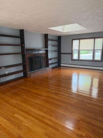 16 Bluemer Rd, Southampton, MA 01073