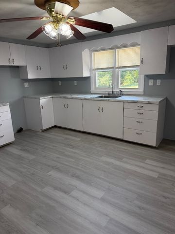 16 Bluemer Rd, Southampton, MA 01073