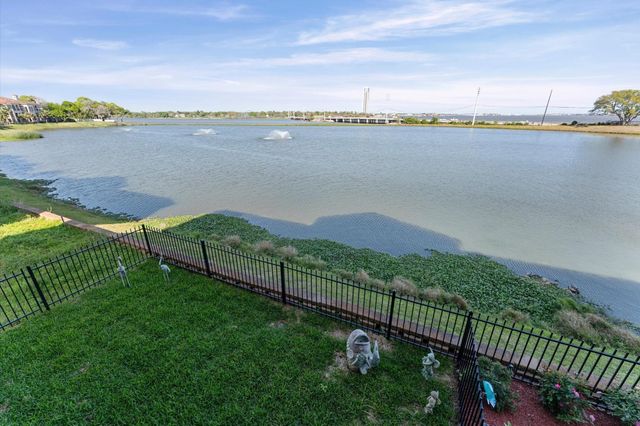 41 Armand Shore Drive, Pasadena, TX 77058