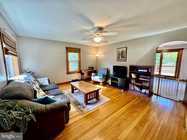 10126 RAYSTOWN RD, Huntingdon, PA 16652