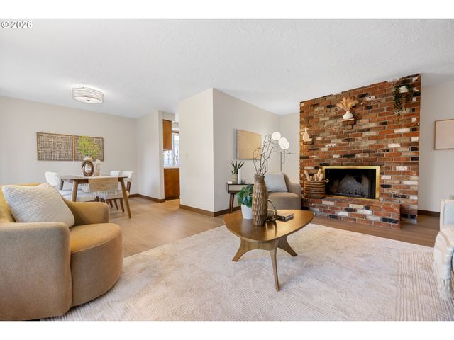 12845 Sw CONESTOGA Dr, Beaverton, OR 97008