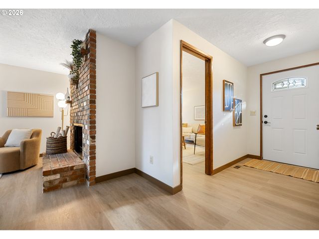 12845 Sw CONESTOGA Dr, Beaverton, OR 97008