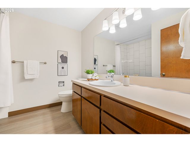 12845 Sw CONESTOGA Dr, Beaverton, OR 97008