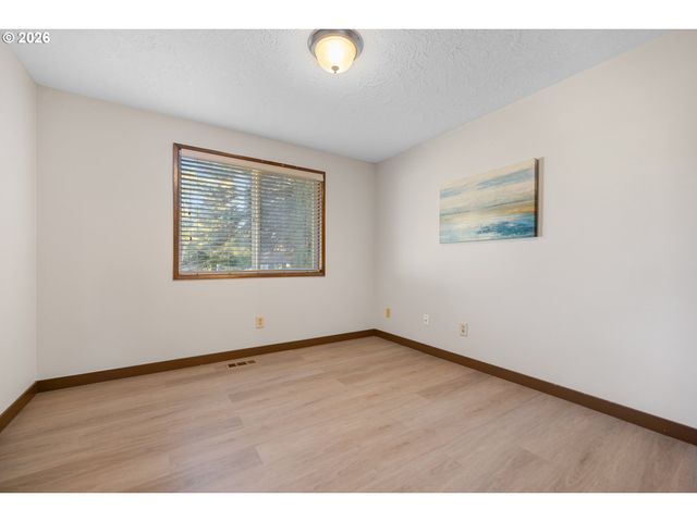 12845 Sw CONESTOGA Dr, Beaverton, OR 97008