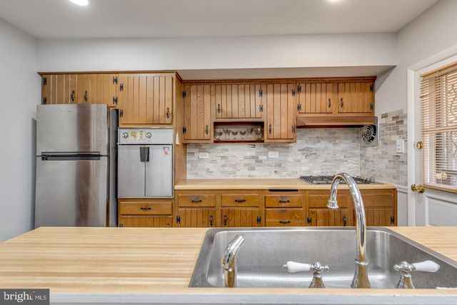 119 BUTTONWOOD ST, Mount Holly, NJ 08060