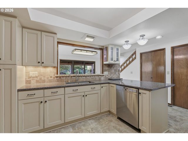 15306 Se HARRISON St, Portland, OR 97233