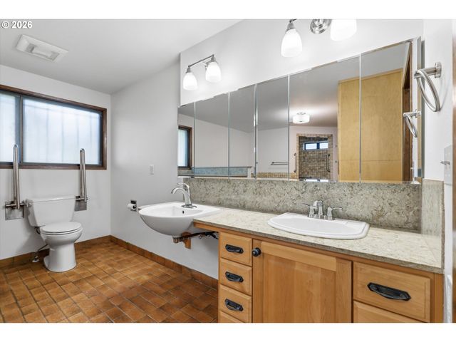 15306 Se HARRISON St, Portland, OR 97233
